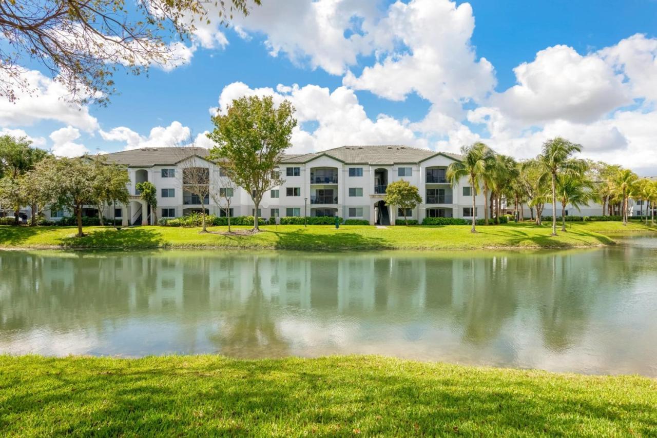 Bright And Modern Apartments At Palm Trace Landings In South Florida Davie Exterior photo